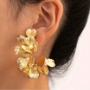 New in Box House of Harlow 1960 Gold Floral Earrings
